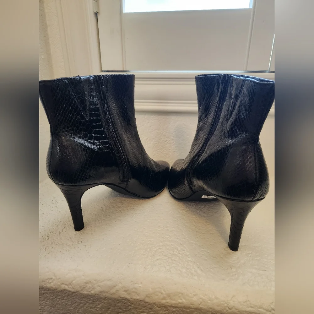 Torrid Black Faux Leather Snake Print Side Zip Pointed Toe Booties Size 9.5 WW - Picture 14 of 16